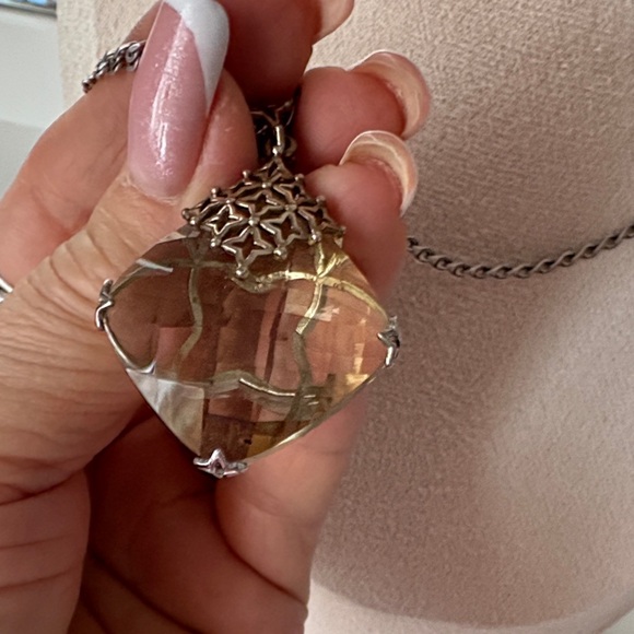 Elegant Silver Necklace with Yellow Gemstone - Picture 6 of 9